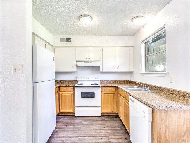 Photo - "Charming 2-Bedroom Retreat in San Marcos – Perfect Blend of Comfort & Convenience!"