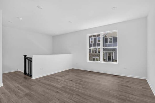 Photo - 445 Red Oak Cir