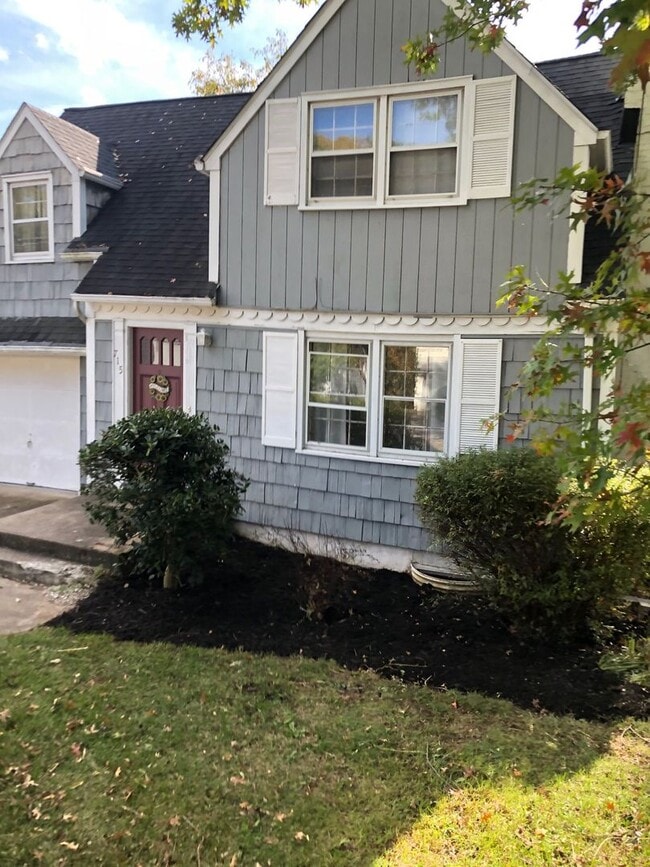 Building Photo - Four Bedroom 3.5 Bath Churchill Home
