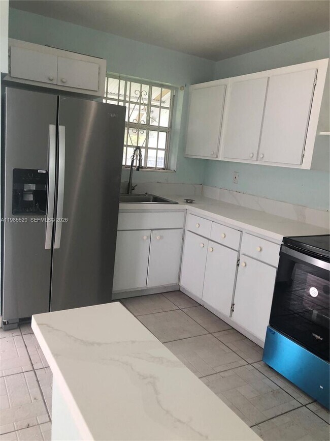 Photo - 801 NW 199th St