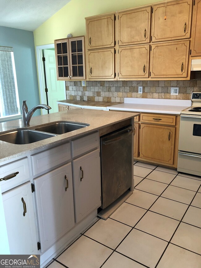 Photo - 290 Monmouth Dr