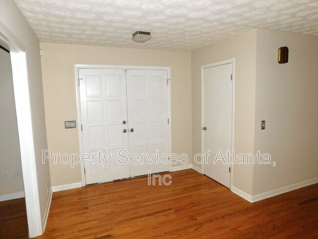 Photo - 626 Indian Hills Pkwy NE
