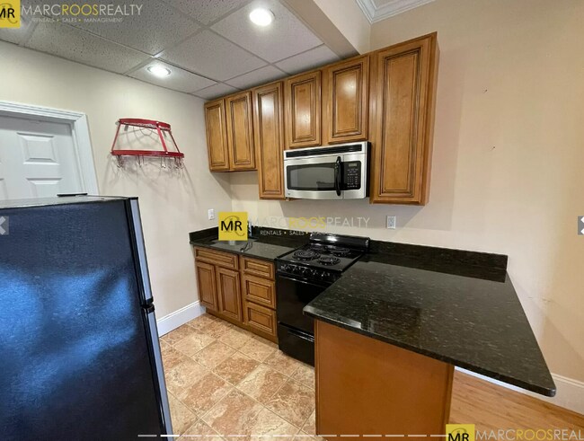 Photo - 250 Newbury St