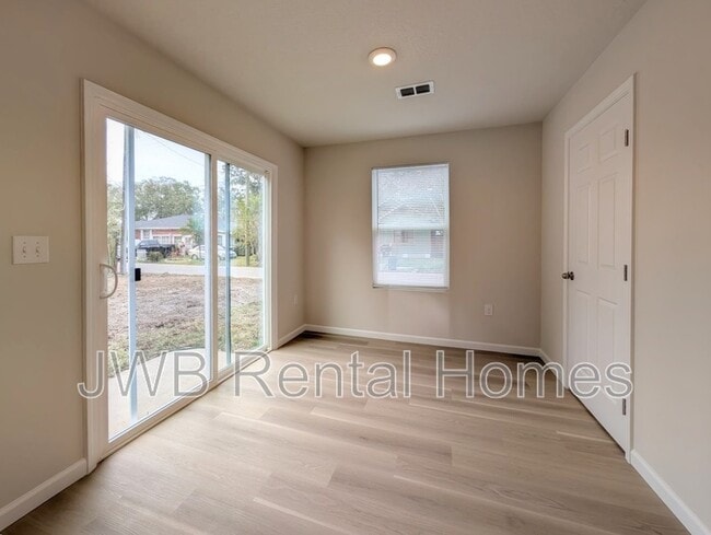 Photo - 857 W Palm Ave