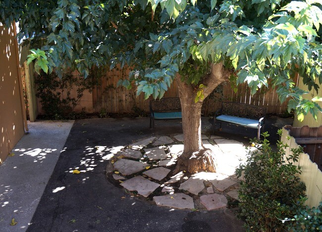 Photo - 20353 Saticoy St