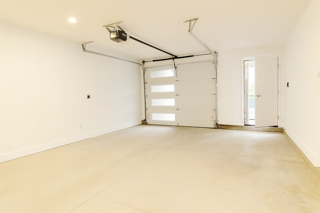 Photo - Your Bend Retreat: Spacious End Unit Townh...