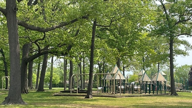 4 bedroom - Garage- Section 8 Accepted. - 4 bedroom - Garage- Section 8 Accepted.