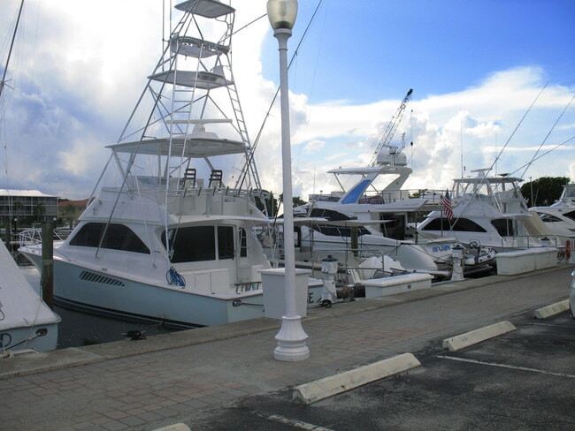 Photo - 155 Yacht Club Dr Unit 207