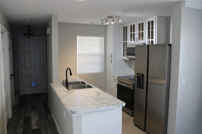 Photo - 712 Woodside Creek Dr