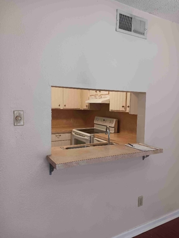 Photo - 3030 Congress Blvd