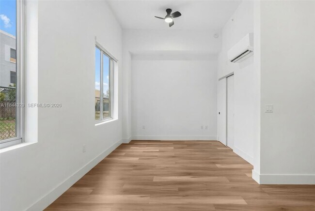 Photo - 650 SW 1st St Unidad 103