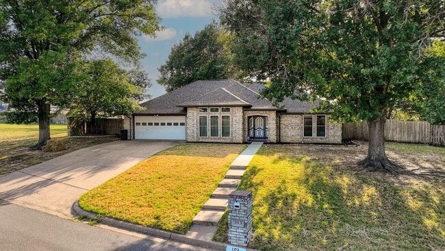 Building Photo - Coming Soon! Fireplace - Storage - Large backyard