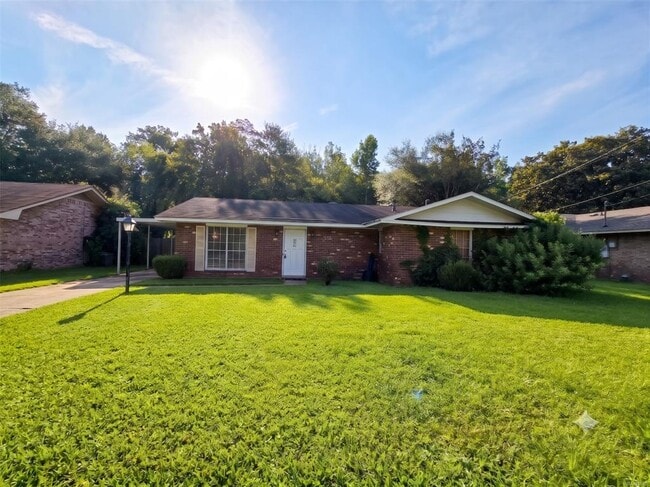 Photo - 6520 Pinebrook Dr
