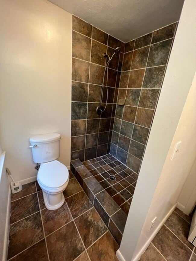 Photo - 3 bed 2 bath! UPSTAIRS!!