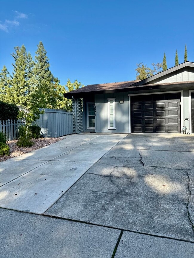 Building Photo - LARKSPUR 2431-2433 Unit 2433