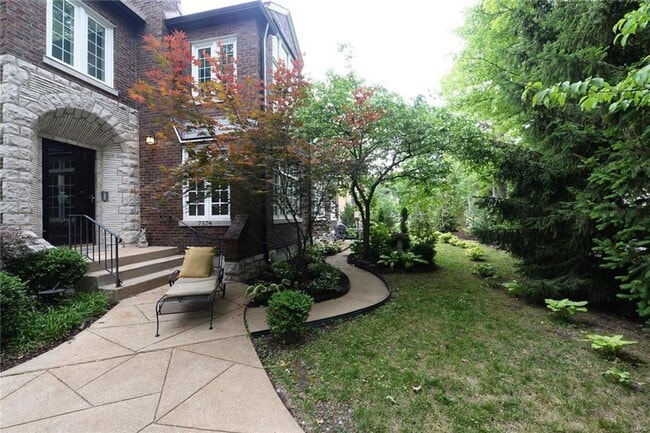 Photo - 7572-74 York Unit 7574 York