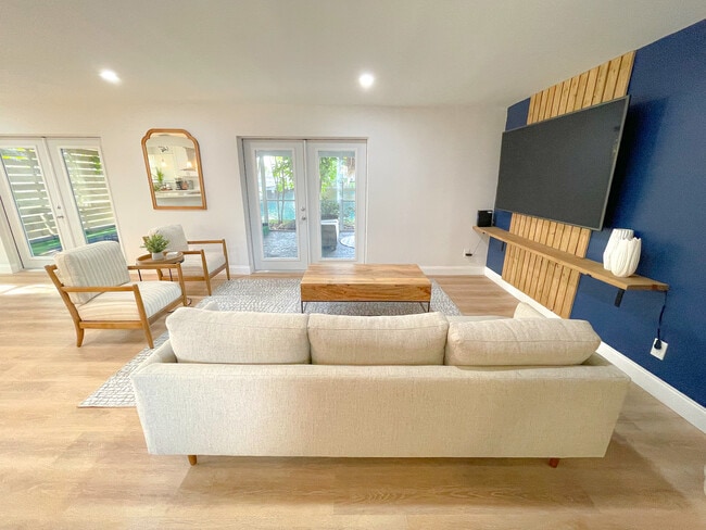 Photo - 833 NW 30th St Casa