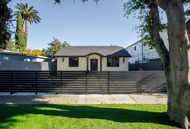 2706 Cochran Ave Unit 2708 S. Cochran Avenue