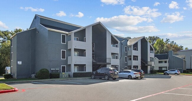 Hollytree Apartments