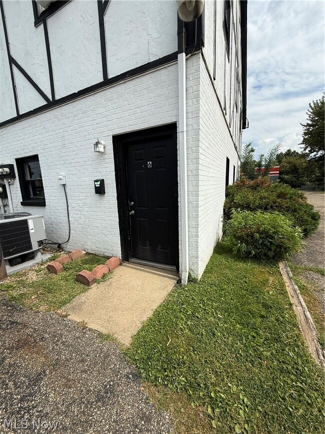 Building Photo - 740 Princeton Ave Unit 6