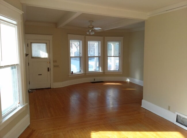 Building Photo - 2614 N Prospect Ave Unit Lower