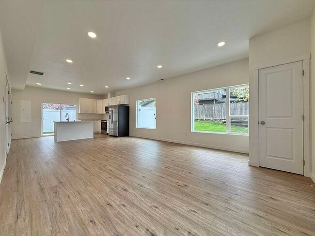 Photo - 3925 E 32nd Ave Unidad 1