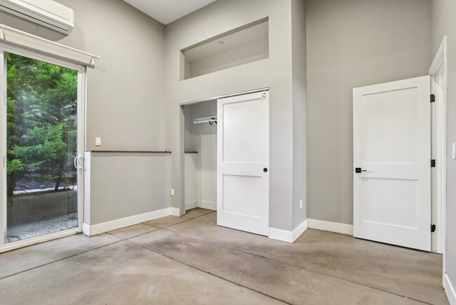 5608-5610 Bedroom