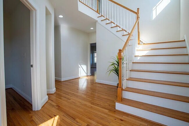 Photo - 361 Windsor Dr
