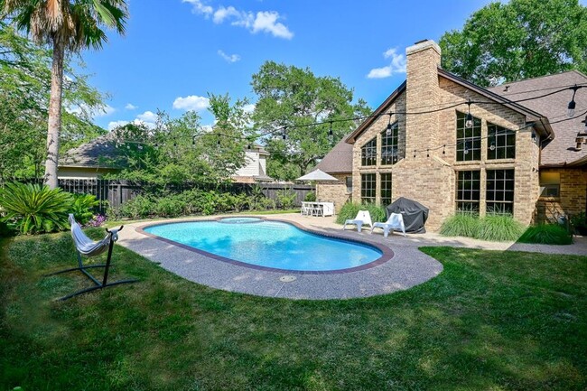 Photo - 510 Windsor Glen Dr House