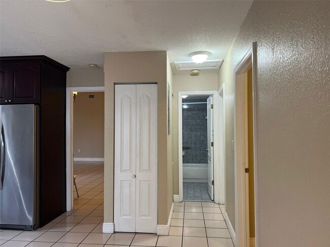 Photo - 619 SW 87th Pl
