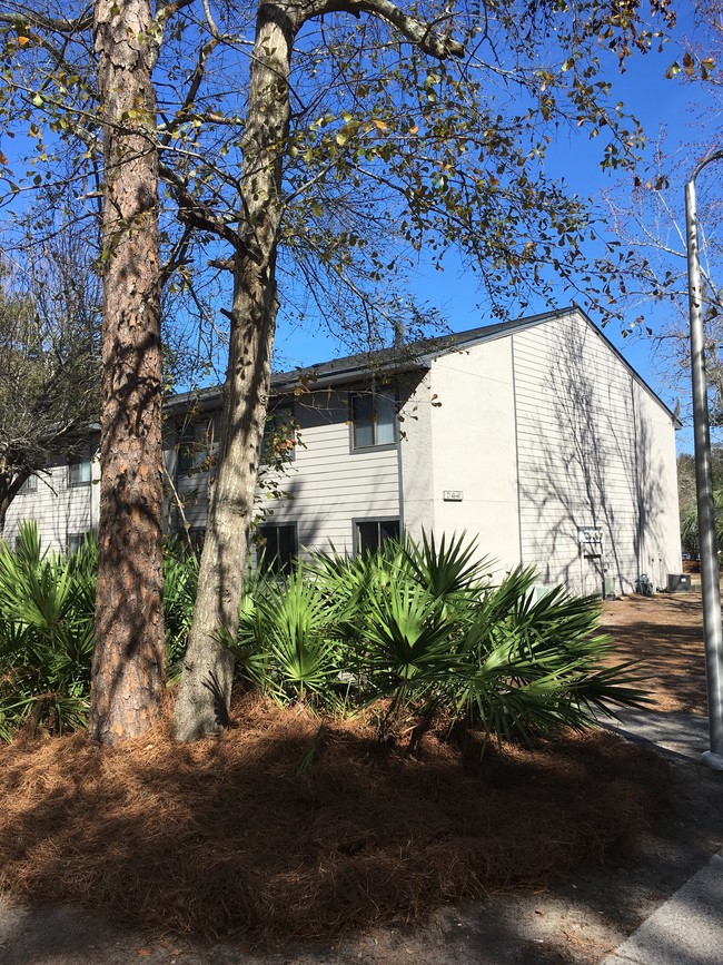 Treetop Apartments