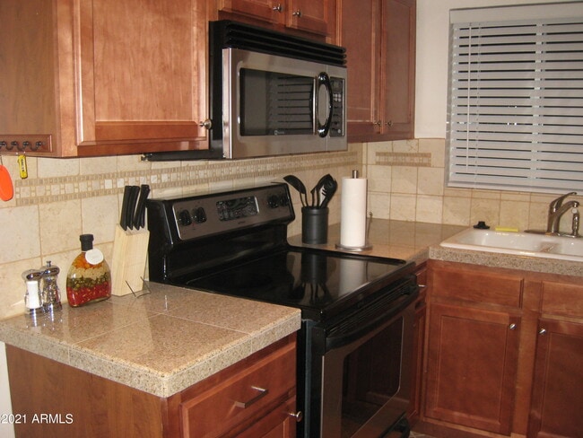 Building Photo - 6804 E 2nd St Unit 18 Rental