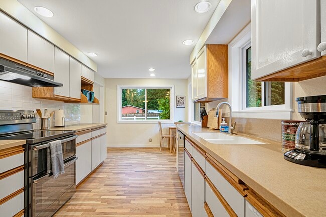 Photo - 11641 204th Ave NE