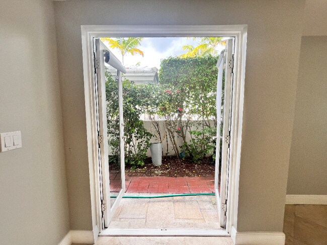 Photo - 1045 SW 9th Ct