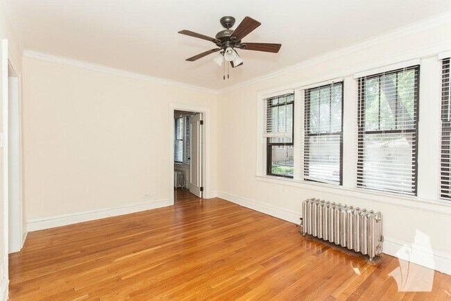 Photo - 4725 N Leavitt St