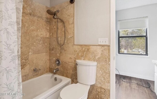 Photo - 8191 Trafalgar Sq