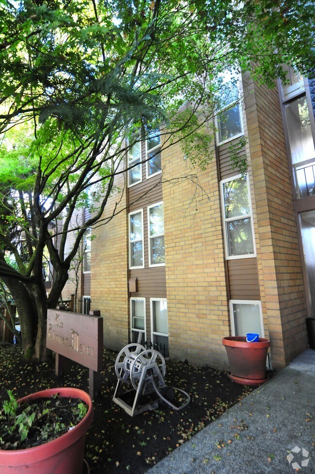 Photo - Thomas Manor Apartments