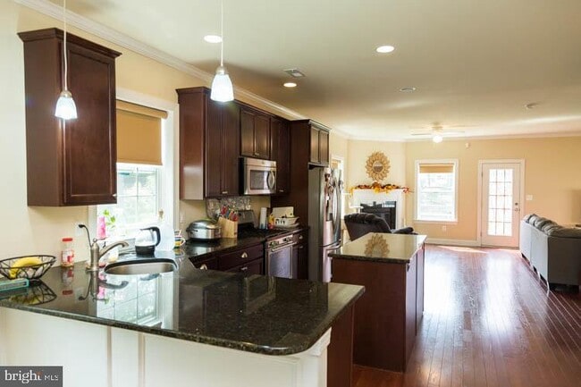 Photo - 415 Dearnley St