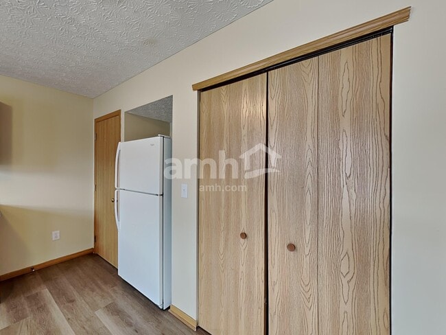 Photo - 3035 Representation Ter