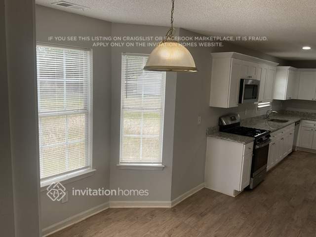 Photo - 685 Meadows Ln