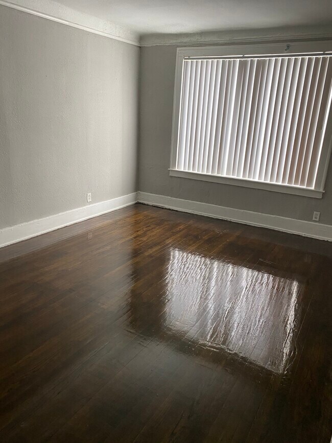 Linwood Apartments