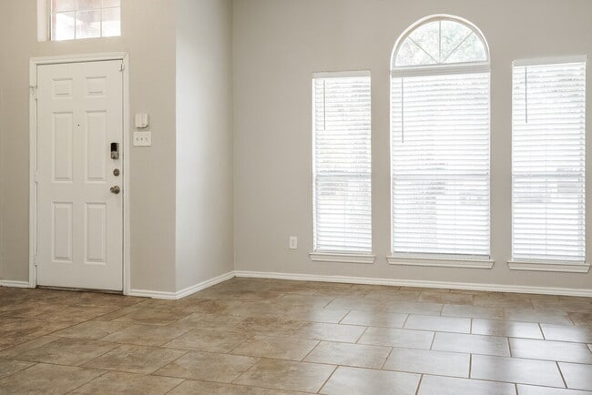 Photo - 7325 Meadows Dr N