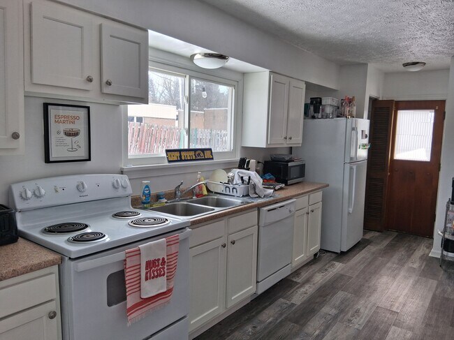 Photo - Joyanne Court