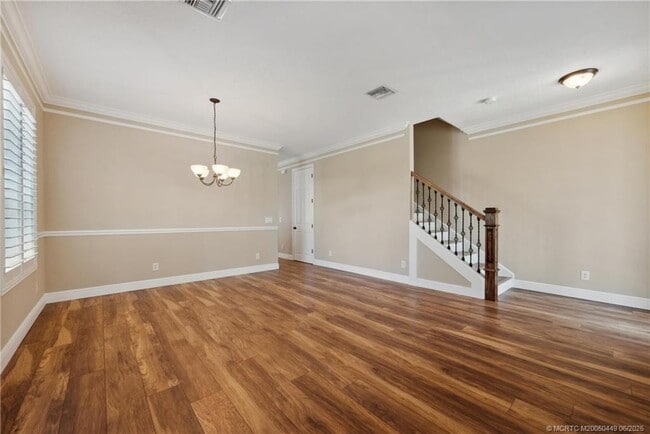 Building Photo - 521 SW Akron Ave Rental