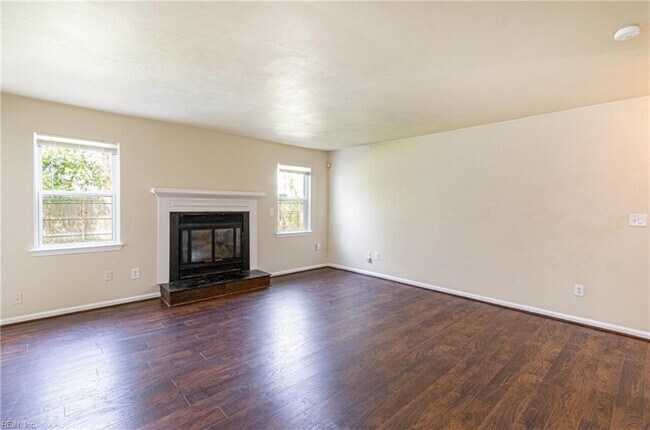 Photo - 625 Aylesbury Drive