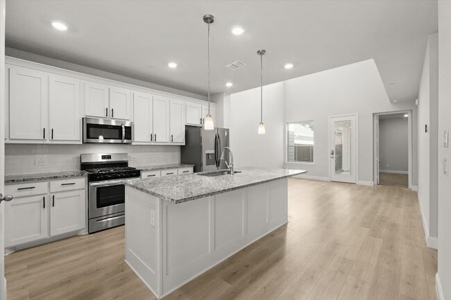 Photo - 1045 Thomas Pl