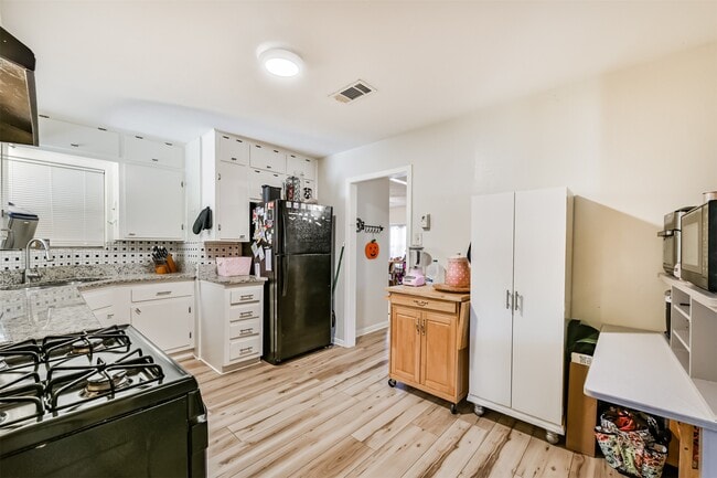 Photo - 222 Linda St