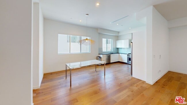 Photo - 1715 Armacost Ave Unidad 3