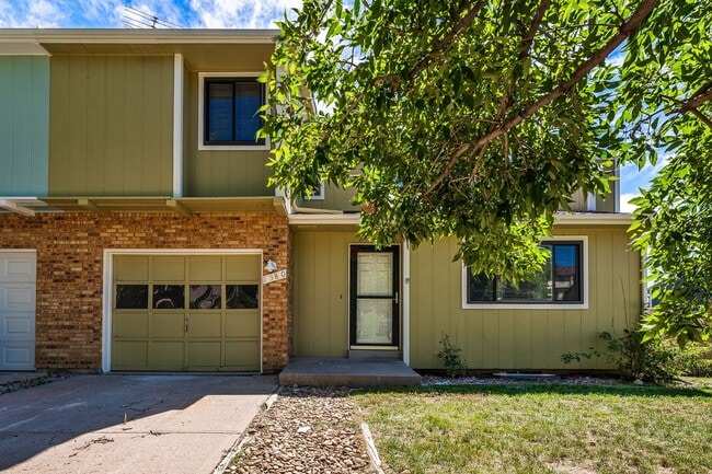 Building Photo - Near Downtown Castle Rock location with No HOA and HUGE YARD