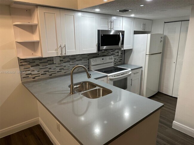 Photo - 7155 NW 179th St Unit 304